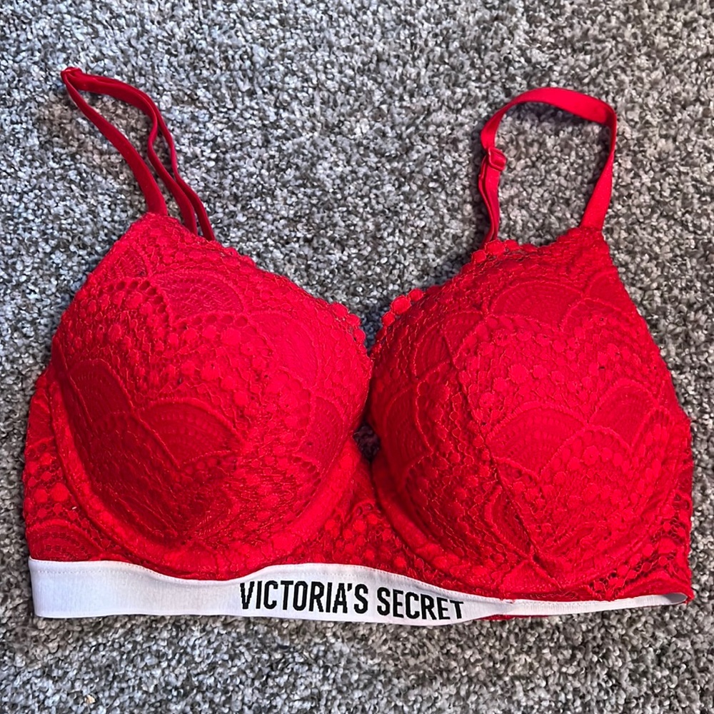 2 Victoria’s Secret bra 32D